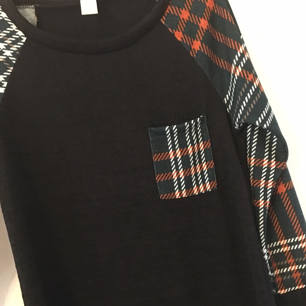 Knit W/ Green Plaid Contrast Long Sleeve Top - Picture 5 of 7